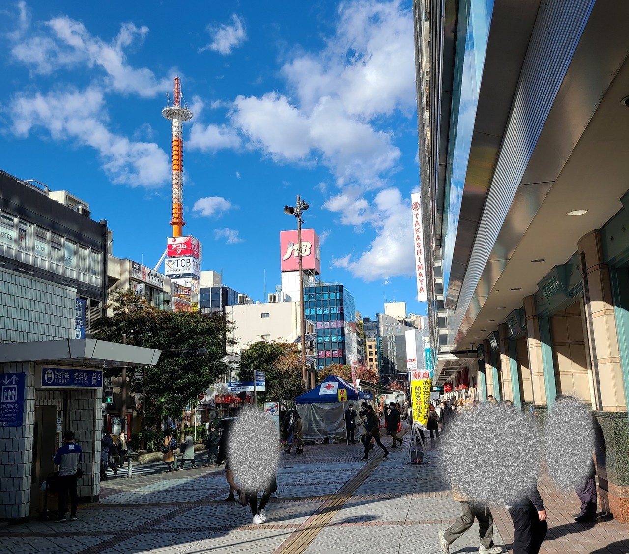 高島屋に沿って進む